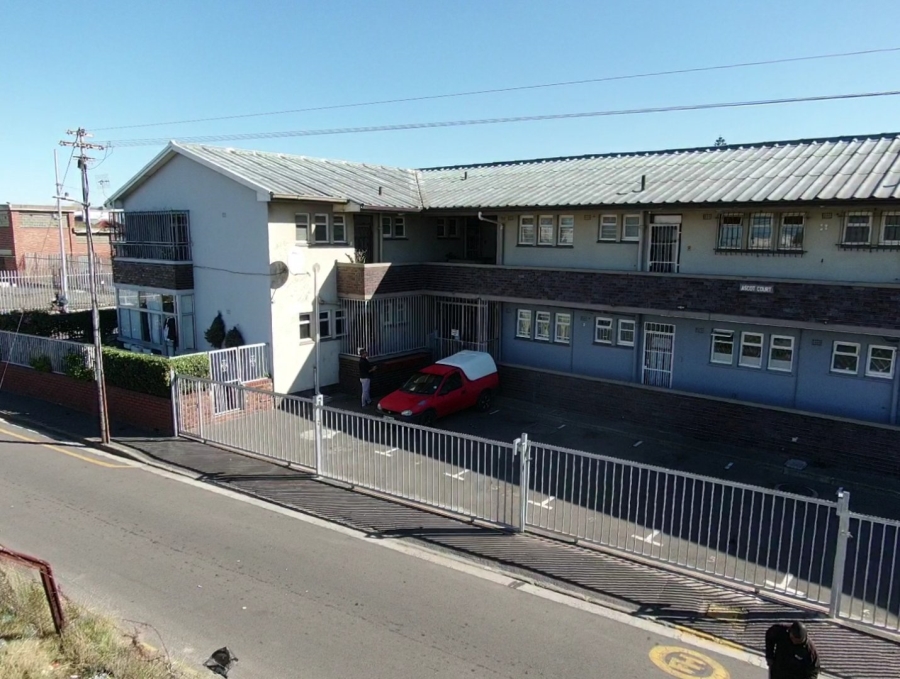 2 Bedroom Property for Sale in Goodwood Estate Western Cape